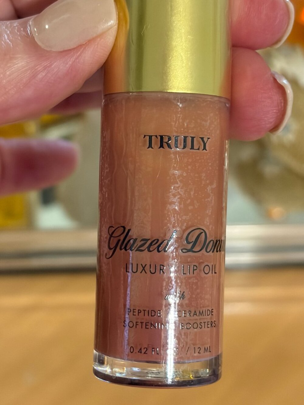 TRULY LUXURY LIP OIL IN GLAZED DONUT